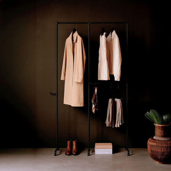 Wild Bill Elliot – Portant à vêtements autoportant en tuyaux noirs