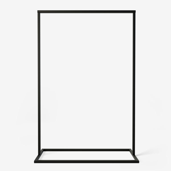 Frame Jackson DÉFÉCTUEUX - Portant à vêtements noir avec socle minimaliste carré